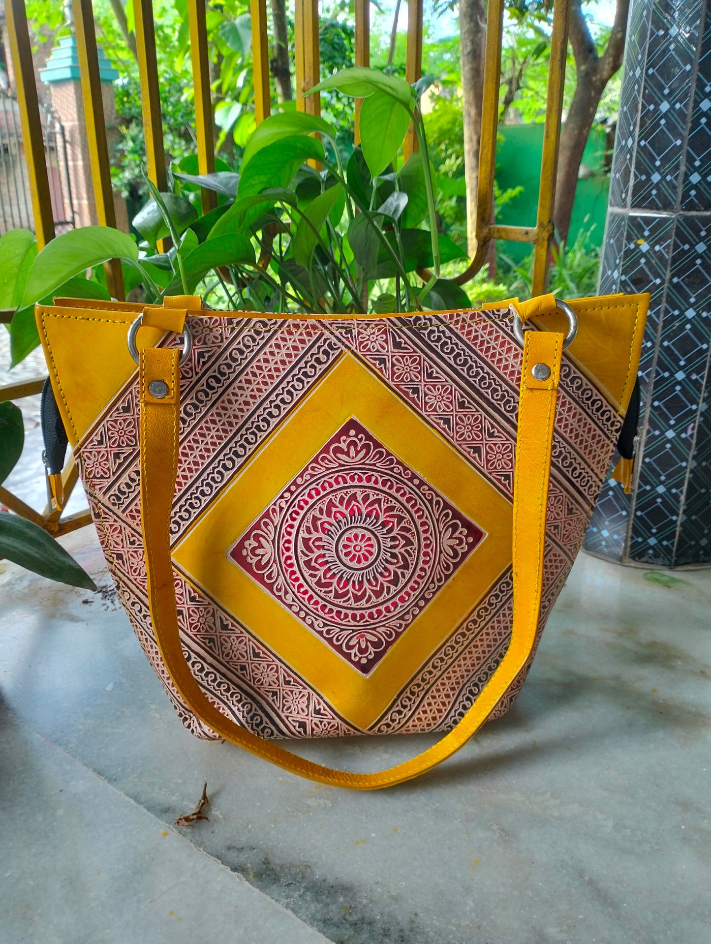 Traditional Shantiniketan Handbag – Handcrafted Ethnic Art from Bengal