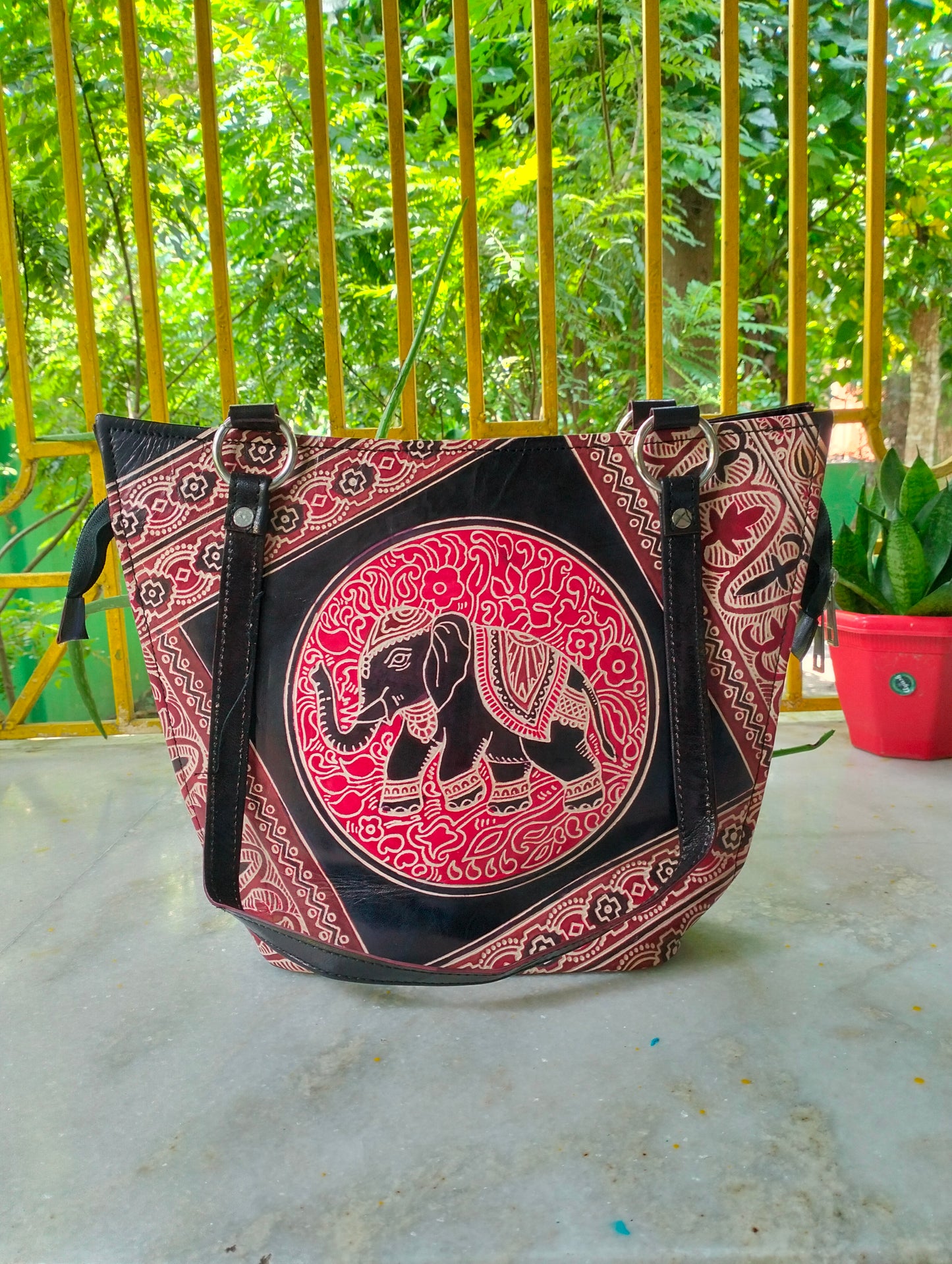 Traditional Shantiniketan Style Shoulder Bag – Spacious Handcrafted Bag Showcasing the Heritage of Bengal
