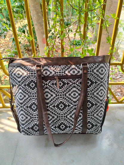 Traditional Shantiniketan Shoulder Bag for Women – Large, Spacious & Handcrafted with Ethnic Charm