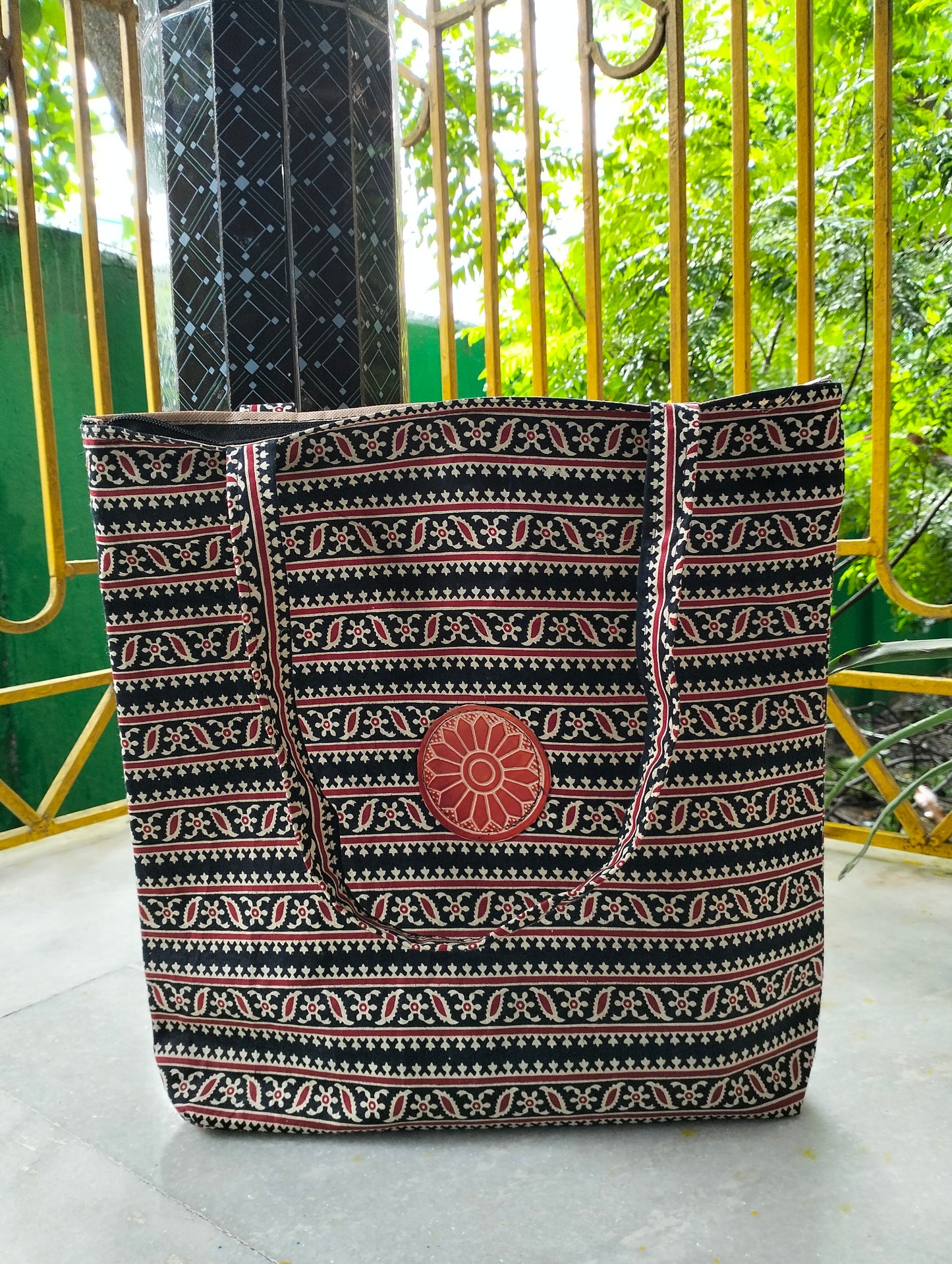 Traditional Shantiniketan Cotton Tote – Handmade Ethnic Shoulder Bag for Daily Use